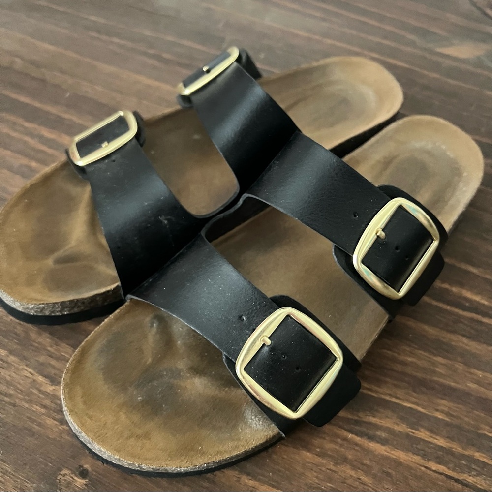 Black Universal Thread Sandals - Picture 2 of 3